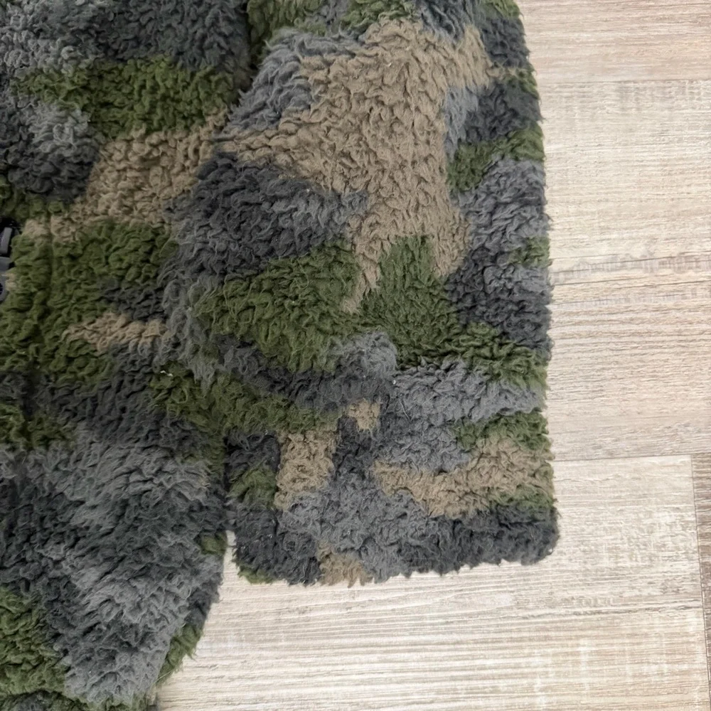 Offline by Aerie Camo Sherpa Teddy Full Zip Sweatshirt-size M *NEW w/o tags*